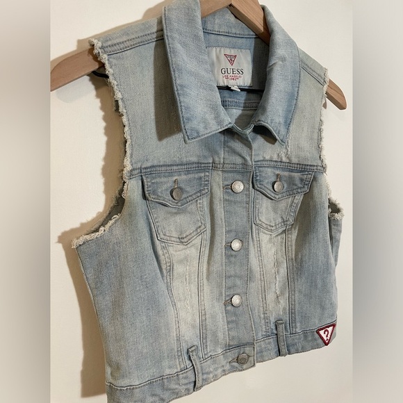 Guess Light Wash Blue Denim Sleeveless Jacket Vest Size L/P Distressed EUC Y2K - Picture 3 of 9